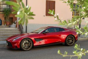 Aston Martin Vanquish 2025: Essai V12 Super Tourer Exceptionnel