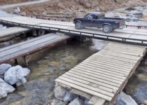 Pont Tennessee reconstruit avec semi-remorques, pas d'attente d'aide