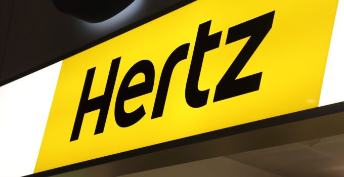 Excuses de Hertz pour facturation abusive de 10 000$ pour location illimitée.