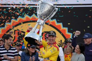 Joey Logano remporte son troisième championnat NASCAR avec Penske