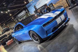 Le 2025 Dodge Charger impressionne les fans de Mopar en personne