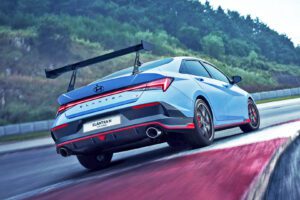 Nouvelle Elantra N TCR Edition : Hyundai ajoute un immense aileron