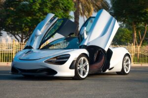 Opportunité inédite: McLaren 720S non-démarrante aux enchères après inondation