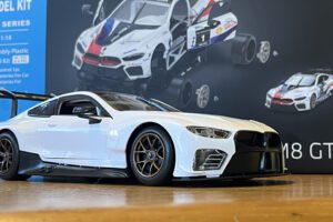 Super cadeau pour passionnés de voitures : modèle télécommandé BMW M8