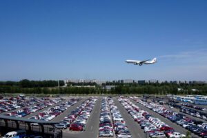 Vols de voitures de luxe dans les parkings d'aéroports: millions perdus