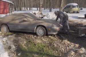 Premier lavage Nissan 240SX après 30 ans en grange