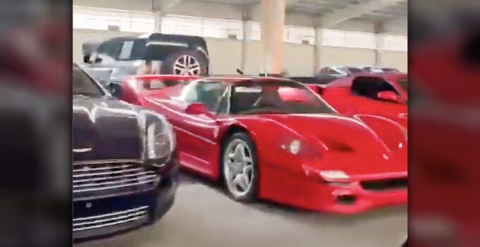 Collection de voitures abandonnées du dictateur syrien Bashar Al-Assad: Ferrari F50, SL65 Black Series retrouvées