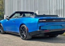 Convertible Dodge Charger Daytona EV : Conversion avec Panneaux Pré-courbés