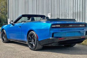 Convertible Dodge Charger Daytona EV : Conversion avec Panneaux Pré-courbés