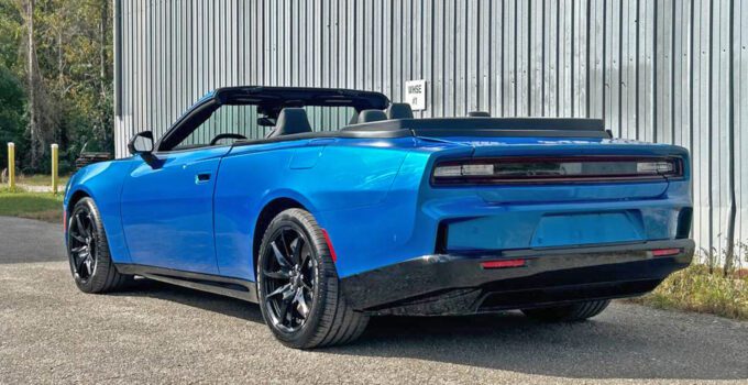 Convertible Dodge Charger Daytona EV : Conversion avec Panneaux Pré-courbés