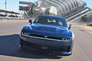 Nouvelle Charger peut accueillir V8 Hemi, Dodge refuse de l'admettre