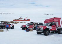 Panique en Antarctique : un Ford Super Duty immobilisé, besoin d'aide !