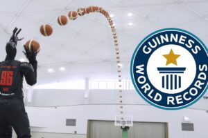 Record mondial Guinness : robot de Toyota réalise le plus long panier de basket.