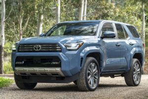 Toyota 4Runner 2025 démarre à 42 220 $, 15 K moins cher que Land Cruiser