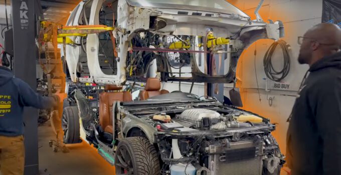 Transformation d'un châssis Hellcat pour adapter un carrosserie de minivan