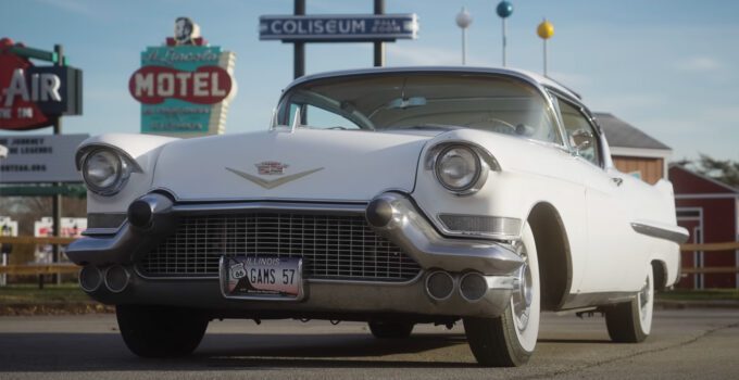 Annie la mamie cascadeuse : championne burnout Cadillac 1957