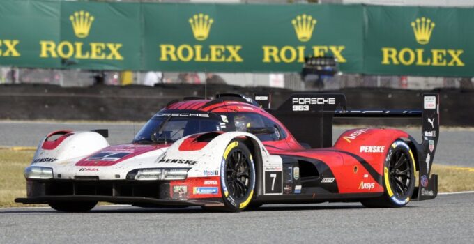 Porsche de Penske en tête et troisième au Rolex 24 à Daytona