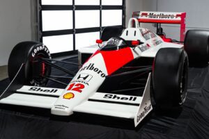 Réplique taille réelle F1 Senna : réalisme bluffant au toucher