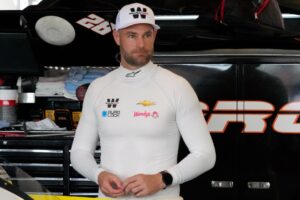 Shane van Gisbergen, star de la NASCAR Cup, indemne après un accident sur un circuit en Nouvelle-Zélande