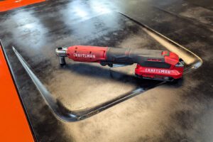 Critique pratique du ratchet sans fil Craftsman V20 - Test en main