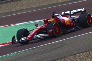 Hamilton pilote la nouvelle F1 Ferrari, en pleine forme