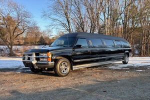 Limousine Chevy Suburban 2500 de 1999 à vendre sans réserve