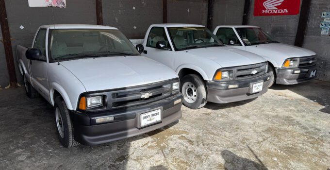 Sauvetage de trois Chevy S-10 électriques de 1998 destinées à la destruction.