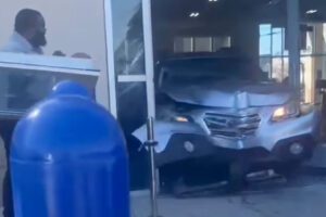 Accident client CarMax avec Subaru suite à offre d'évaluation décevante