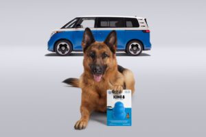 Jouet chien assorti VW ID Buzz, cause solidaire
