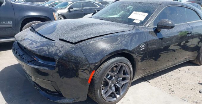 Prêt pour swap Hemi V8: Première Dodge Charger EV accidentée