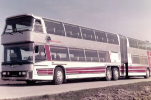 Jumbocruiser Neoplan: un bus Slinky double étage pour 100+ passagers