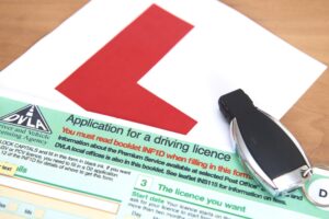 Obtenir le permis de conduire au Royaume-Uni en 5 mois faute de personnel.