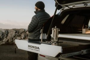 Transformation pratique du Honda CR-V en camper : le Dream Pod.