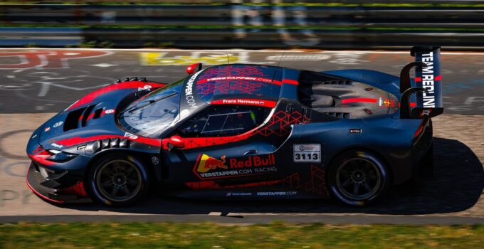 Max Verstappen teste une Ferrari GT3 au Nurburgring sous un faux nom